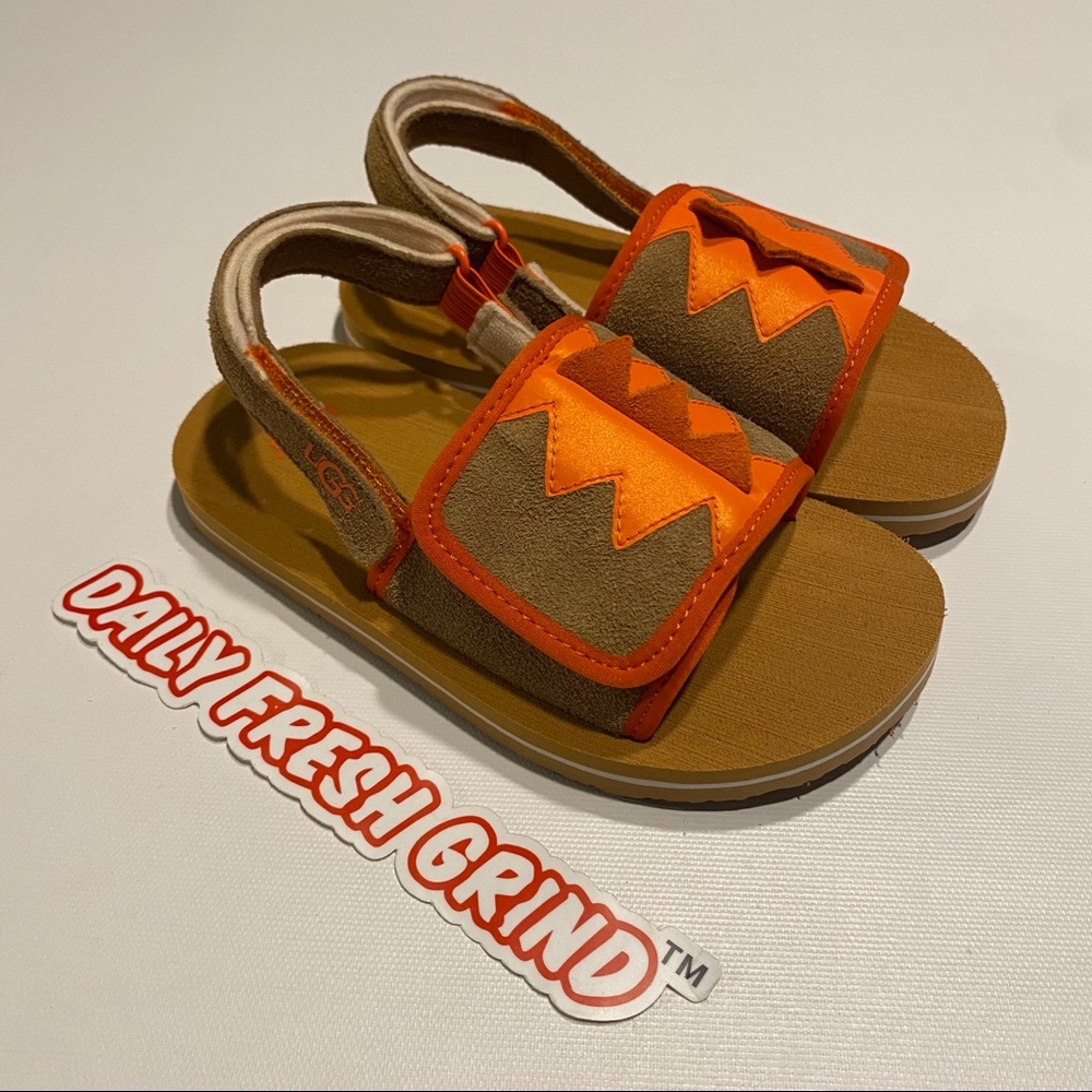 UGG ZARZAR SANDAL KIDS SIZE 11 S/N 1104074T NEW